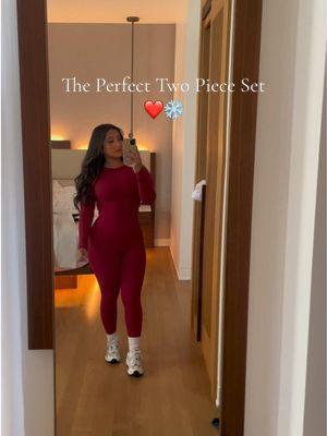 The perfect everyday two piece set, I’m obsessed!!! I got a size small 🥰❤️❄️ #itsmevanzg3 #jesuslovesyou #TikTokShop #twopieceset #newyears #newyears2025 #newyearsinnewyork #newyearsinnewyork #newyork #newyorkoutfit 