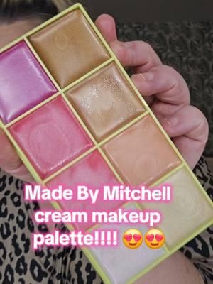 I dieeeeee with this palette yall!!!! 😍😍😍😭😭😭 It's SOOOO GOOD!! @madebymitchellusa #MadeByMitchell #CreamMakeup #CreamBlush #CreamBronzer #CreamHighlight #MakeupPalette 