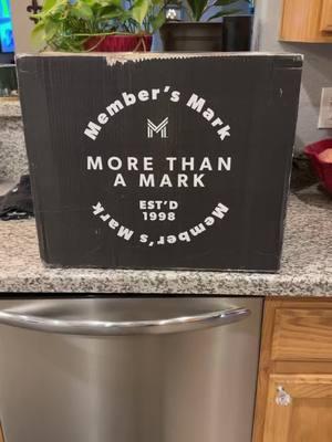 Thank you so much to #membersmark for this awesome self care box!! This totally made my day.  Member’s Mark is a brand of products sold exclusively at Sam’s Club. Member’s Mark products are designed to be high quality and innovative, while still being affordable.  #dailyfoodfeed #lovefood #eatingfortheinsta #flatlay #samsclublove #huffposttaste #SelfCare #infatuation #buzzfeast #tastingtable #forkyeah #membersmark #you_can_whip_it #l4l #f4f #samsclub #samsclubfinds #samsclubdeals 