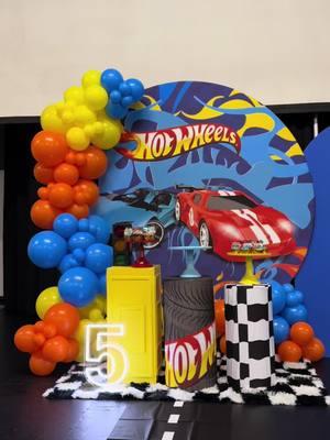 hot wheels birthday 🔥 #sacramentoballoons #customballoons #balloons #organicballoons #sacramentoeventsrentals #hotwheels #hotwheelsballoons 