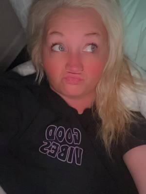 #notfat #notskinnny #justagirl #blondehairandblueeyes 