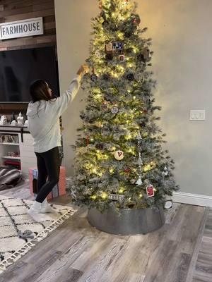 Who takes their Christmas stuff down before the New Year?  I feel so much better without it up to start the New Year.  #momtok #newyear #lovesac #pomeranians #newpuppy 