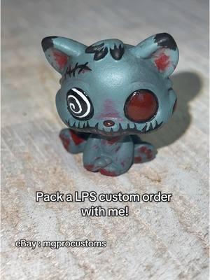 One custom left! Thanks guys!! I need to start painting more and faster 😅💀 #lps #littlestpetshop #lpscustom