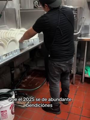 #parati #2025 #añonuevo #trabajo #comida #guatemala #buffetchino😋😋 #diswasher #sueñoamericano🇮🇹🇺🇸🐐 #chapinesenusa🇬🇹💙🇺🇸 #restaurant 