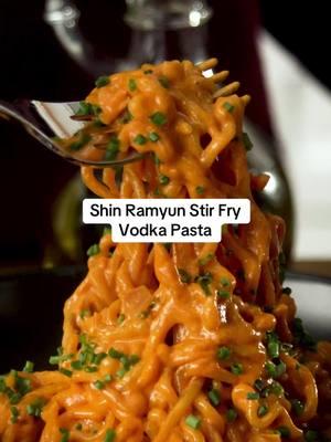 Fusion done right. Shin Ramyun Stir Fry meets vodka pasta, and the results? Fire #nongshim #nongshimusa #shinramyun #stirfry #vodkapasta #noodles 