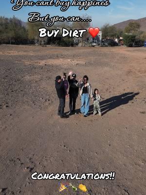 Muchas felicidades a esta hermosa familia que pronto comenzaran a construr la casa de sus sueños! Dios los bendiga ❤️ #land #buyland #ranch #ranchlife #ranchhomes #acre #acrehome #arizona #laveen #laveenaz 