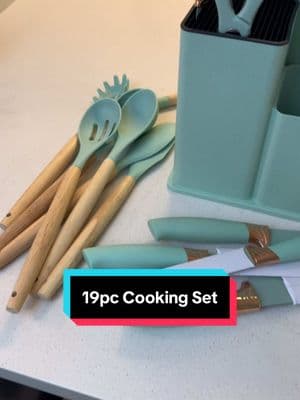 I’ve been waiting to get these, I love the color options! Hopefully the color you want is available! #cookingutensils #siliconekitchenware #kitchenknives 