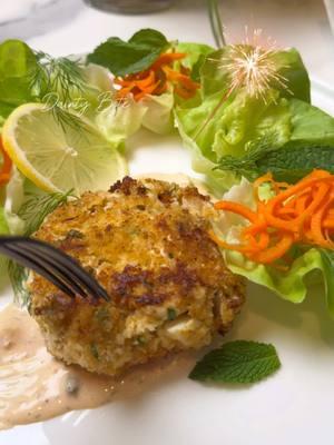 Check out how to make the most flavorful crab cakes, so easy and delicious. INGREDIENTS: - 1 pound fresh cooked lump crab for the crab mix, - 1/2 cup of mayonnaise  - 1 tsp of dijon mustard - 1/2 tbsp of worcestershire sauce - 1 tsp of sriracha or hot sauce -  1 egg -  1 tsp salt - 1 tbsp of chopped parsley, you can add more herbs if you like ( a mix of tarragon, dill, parsley) - 1/4 cup panko bread crumbs - 2 tsp of spice mix: paprika+ cayenne+ garlic powder+ black pepper for coating the crab cakes: - 1 1/2 cups of panko bread crumbs - 2 tsp of the same spice mix: paprika+ cayenne+ garlic powder+ black pepper For the sauce on the side: - 1/2 cup of mayonnaise - 1 tbsp of capers - 1 clove of garlic  -  the juice of 1 lemon - 1/2 tsp of chipotle chilli powder - 1 tsp of sriracha sauce  - 3-4 tbsp of butter for frying the crab cakes #crabcakes #appetizers #seafood #easybites #seafoodlovers #crabcakes #pescetarian #yummilicious. 