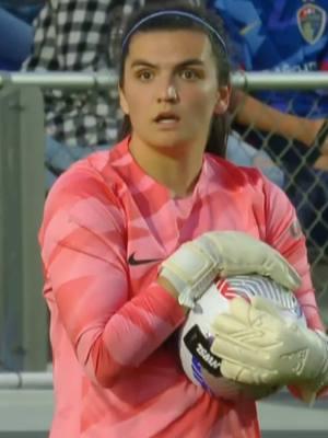 Quick as a cat! 🐾⚡  Incredible reflex save to keep it out! 🧤🔥 #NWSL 