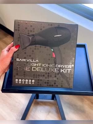 New tools for the #NewYear! Sam Villa ArTeam Member @ellendevinehair is #planning to start the #newyear #strong with her Sam Villa® Pro Light Ionic Deluxe Kit. This all-in-one #blowdrying kit is designed to deliver #professional results with maximum comfort and #efficiency. Featuring the Pro Light Ionic Blow Dryer, #diffuser, nozzles, and essential #accessories like sectioning #hairclips and hair grips, this kit offers everything you need to create #polished, voluminous styles.⁠ ⁠ #SamVilla⁠ #SamVillaCommunity⁠ #SVAmbassador 