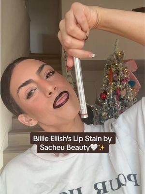 Billie Eilish uses the sacheu beauty lip stains you best believe imma use them too! This is the shade Pinked. These @SACHEU Beauty US lip stains are viral for a reason! #lipstain #sacheubeauty #sacheulipliner #peeloftlipstain  #lipliner #lipstainviral #liplinertutorial #billie #billieeilish #makeuptutorial #lipcombo #tiktokshopcreatorpicks #tiktokshopholidayhaul #newyearnewaura #spotlightfinds 