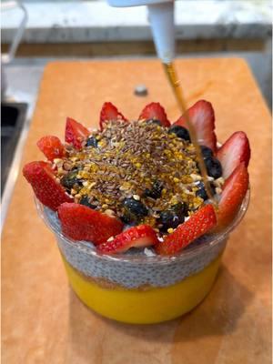 Add some sunshine to your day with our Signature Sunshine Bowl! ☀️🥭 A tropical mango and passionfruit base topped just the way you like it. Come by and taste the sunshine! 🌴 #islandbodega #mangomango #acaibowl #blueberries #bananas #fruitarian #healthyeatinglifestyle #chiapudding #chía #strawberrys #raisin #coconutflakes #cerritos