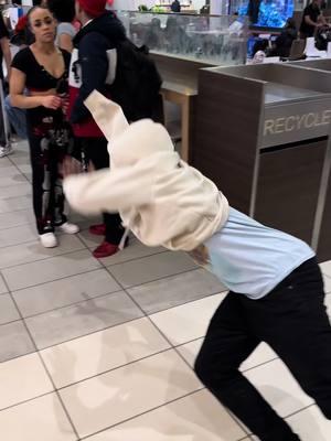 BEGGINNN IN THE MALLL 🕺🏾🕺🏾🕺🏾#viral #trending #moneymakingmase #dancer #fyp #mall #nyc #dance #litefeet 