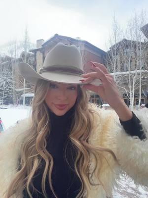 Thriving in Jackson Hole 🤠 #jacksonhole #jacksonholewyoming #cowboy #cowboyhat #skiresort #sisters 