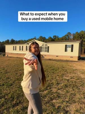 I obviously live near a train track😂 #doublewidequeen #doublewide #mobilehome #manufacturedhomes #buyingmobilehomes #usedmobilehome #doublewidedream #trailerhouse #fy #fypシ゚viral #foryouu #fypage #foryoupagee #fypツ 