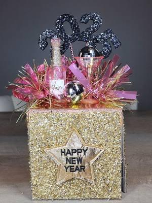 Happy New yearrr!! Enjoy this pop up/explosion box diy!! I love making these!! ✨️ #popupcard #popupbox #explosionbox #popupcardtutorial #DIY #happynewyear 