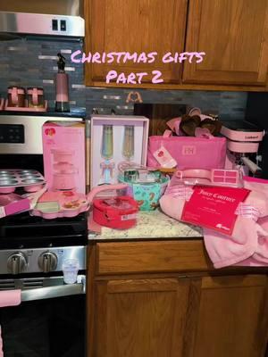 Christmas gifts part 2💗 #pinkkitchen #unboxing #whatigotforchristmas #christmashaul #pinkfavorites #fyp #parati #pinkfinds #gifts #regalos 