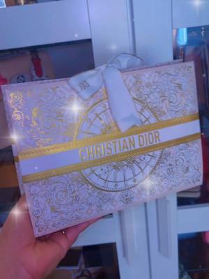 Abriendo el ultimo perfume del 2024✨🌙 #dior #diorperfume #missdior #missdiorparfum 