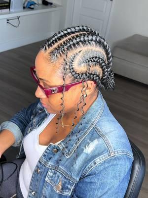 A quick and pretty hairstyle   #dallasbraider #dallasbraids #braiderdallas #arlingtonbraider #stitchbraids #whatshewantedvswhatshegot #braidsinspo #fyppp #blackgirlhairstyles #cornrows 