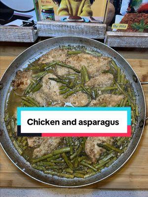 Make chicken and asparagus with me! #foryou #fyp #foryoupage #momtok #MomsofTikTok #trending #viral #easydinner #quickandessydinner #chicken #asparagus 