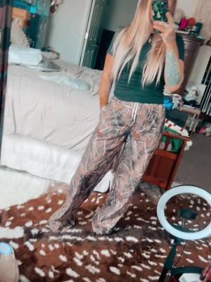 When the camo is actually camouflaged 🙌🏼🤎 love these pants!! #camopants #camo #camoflauge #camojoggers #tiktokshoppants #womenscamo 