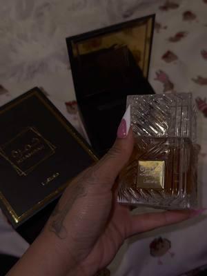 Ughhh this perfume is sooo delicious🤤🍦🧁🍯 #arbianperfume #lattafakhamrah #perfumetiktok #lattafaperfume 