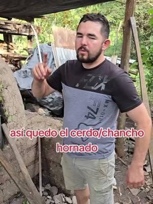 este chancho quedo bien hornadito muy sabroso mi gente #cerdohornado #chanchohornado #marranohornado #puercohornado #hornodebarro #navidadenfamilia #añonuevo #añonuevo2025 