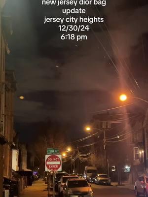 another night of seeing these weird lights in the sky in new jersey right across rhe hudson from manhattan #diorbags #uap #jerseycity #newjersey #weirdlights #ufo #orb #cloud #fog #hudsoncountynj #whatisthat 