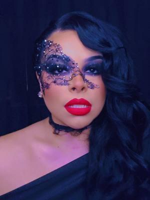 Ending the Year with some Masquerade Makeup 🖤  #masquerademakeup#krisarre#dallas#krisarre #fyp #oakcliff #texas #Masquerade 