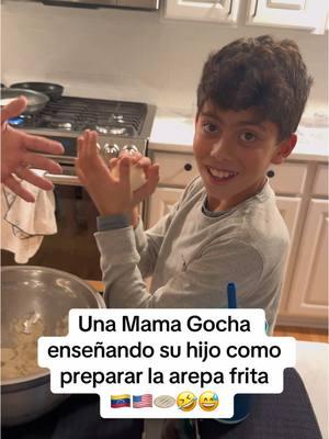 Holaaaaaaaaa mi genteeeeeeeee!!! Mira soy yo El Chamo Gringo y hoy encontré mi esposa Gocha 🇻🇪🇻🇪 @Silvia Travis Enseñando nuestro hijo mayor, El Chamito Gringo, como preparar una arepa frita 🫓🫓🇻🇪🇺🇸🇻🇪🇺🇸🇻🇪🇺🇸🙌🏻🙌🏻 como lo hizo?!?! #epachamogringo #venezuela #arepa #venezolanosenusa #hijo #gocha #venezolanosporelmundo #venezolanosenchile #venezolanosencolombia #vzla🇻🇪 