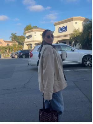 @LIONESS Jacket @UNIQLO USA t shirt @ZARA shirt + jeans @BIRKENSTOCK USA shearling slides #barnjacket #jeansandtshirt #OOTD 