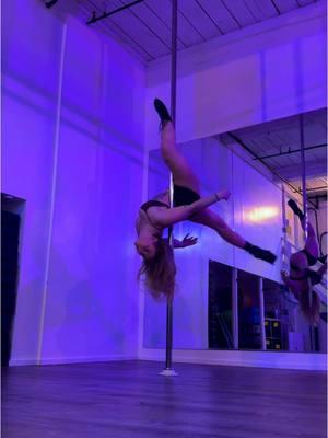 Monday pole flow🩰 #pole #poledance #poledancer #polesport #poletok #skripper #pdayesha #pdmachine 