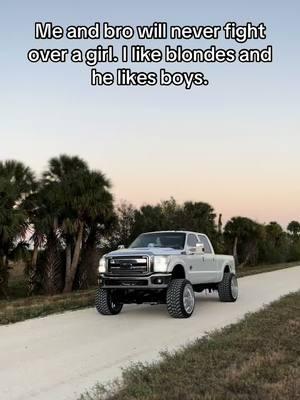 🫣#foryourpage #fypシ゚ #viralvideo #WheneverWherever #yeticoolers #4x4 #dieseltrucking #idiotsontheroad #golight #powerstroke #26x16 