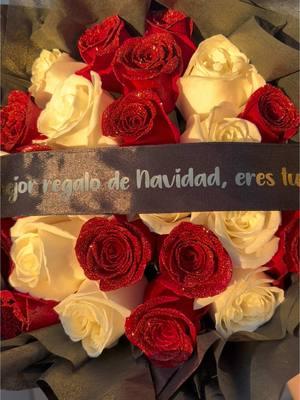 Espero que hayan pasado una hermosa Navidad #ramodenavidad #navidad2024 #ramo #glitter #florist #florista #azflorist #fyp #