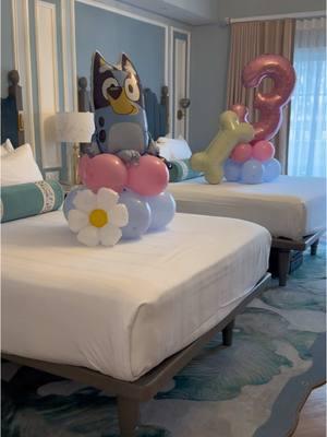 I’m crazy excited to see Bluey in the parks 🥳🐾 #professionalpixieduster #youvebeenpixiedusted #pixiedustedanddelivered #resortdelivery #disneyresorts #surprise #wdw #resortdecorator #disneyworld #grandfloridian #balloons #giftdelivery #letscelebrate #birthday #florida #pixiedust #bluey