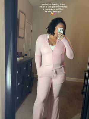 Finally, a company got it right. Tall girl friendly!!!! I’m 5’10 and  210lbs and this is a size large. This is the soft material I have ever gotten from the TikTok shop. Make sure to clink that link and grab you one now. ##tallgirl##tallgirlproblems##tallgirlfashion##midsizefashion##midsizegal##2pieceset##newyearnewera##fashion##womenfashion##mombod##curvefashion##talltok