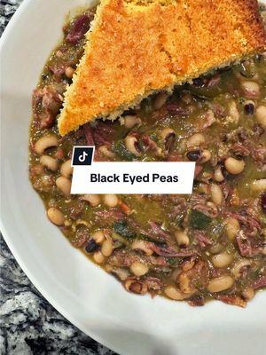 Repost! In case you’re in need of a black eyed peas recipe, I’ve gotten a lot of great feedback on mine! It’s on the site of course. ☺️ #deepfriedhoney #newyears 