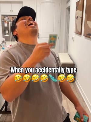 Gonna type “🤣🤣🤣💰💵🤣🤣” next time 🥲 #mexicanproblems #chancla #pan #yosabo #accidentallytype #emoji #memes #tiktokpartner #jaja #growingupmexican 