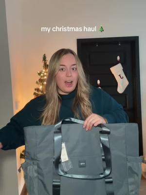 my what I got for Christmas haul 🤍🎅🏼🎄 #christmashaul #coachunboxing #coachbags #uggunboxing #abercrombiehaul @abercrombie @Coach @UGG® @aerie @adidas @Sol de Janeiro @Tecovas  