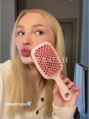 the fastest blow dry everrr. bye bye heat damage 😍 #unbrush #heatdamage #heatprotectant #healthyhair #hairhealth #detangling #hairbrush #unbrushreview #blowdry #blowout #sharkflexstyle #hairhack #besutyhacks 