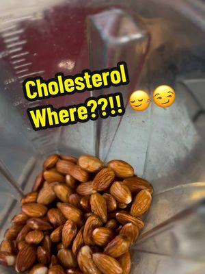 You won’t have Cholesterol drinking this and fasting for 16 hours daily, eating 8. Antioxidants, protein, fiber and omega 3 and 6. #cholesterol #juice #protein #fiber #antioxidants #fasting #almondmilk #almonds #macadamia #omega3 #omega6 #asmr 