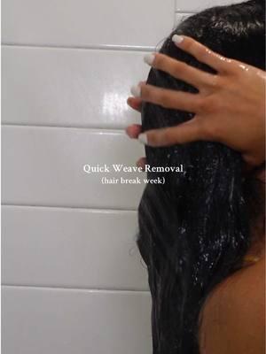 The best way for me to remove a quick weave is in the shower especially if it’s a little stubborn  #quickweaveremoval #extensionremoval #quickweave #hairmaintenance #hairday 