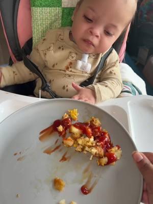 One bite is better than 0🫡🫡 #medicallycomplex #trachbabies #whatieatinaday #eatinaday #whatmykidseatinaday #gtubebaby #MomsofTikTok #mealsoftheday 