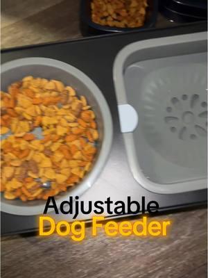 Adjustable dog Feeder. Now your dog doesn’t have to eat off the floor. It has both good and water. #foodbowl #pets #dogbowl #dogfeeder #yearendsale 