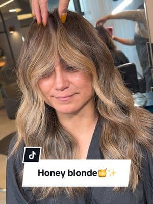 #pasadenacalifornia #losangeleshairstylist #estilista #blonde #pasadenahair #layershaircut #hair #balayage #blondehair #weftextensions #honeybalayage #haircut #pasadenahairstylist #brownhair #honeyblonde @Wella Professionals @K18 Hair @framar @Redken 