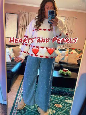 Ohhhh she’s cute ❤️🤍 #yozy #pearl #pearls #pearljeans #hearts #valentine #valentinesweater #sweater #midsizeoutfits #curvy #winterfashion #winterwardrobe #winterwardroberefresh #widelegjeans #shescute 