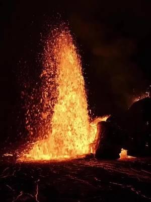 What a beautiful site 🌋😍 Have you ever seen a volcano eruption?  📍Halemaumau Crater, Kilauea Volcano. Hawaii Volcanoes National Park, Big Island Hawaii. Taken 12/29/2024  #Repost @808hiker 👉 Click the link in @shakaguide for a Hawaii Volcanoes National Park Itinerary . . . . . . . . . . . . . . #bigisland #hawaii #volcano #lava #hawaiivolcanoesnationalpark #maunaloa#kilaueaeruption #kilauea2024 #maunakea #halemaumau #halemaumau2024 #kilaueacaldera #kilaueaeruption #bigislanderuption #hawaiivolcanoes #kilauea #alohaoutdoors #hawaiistagram #marveloushawaii #hawaiitag #visithawaii #hawaiirevealed #hawaiimagazine #luckyweliveHI #planetearth #earthpix #hnnsunrise 