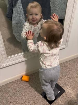 #creatorsearchinsights #toddlersoftiktok #momlife #sillybaby #mirror #fyp #justforfun 