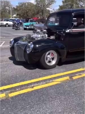 When she whines likes no one’s business lol  #backinblack #prostreettruck #blower #supercharger #makinganentrance #poweradder #bigtiretruck #classictruck #superchargerwhine #flyinbrianchannel 