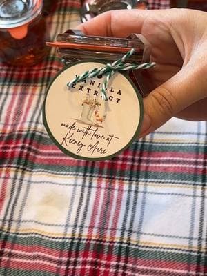 Turning homemade vanilla extract into the perfect gift (or pantry staple)! No fancy equipment, just simple homestead goodness. @weckjars #VanillaExtract #HomemadeGifts #BeginnerHomesteader #SimpleLiving #DIYVanilla #creatorsearchinsights